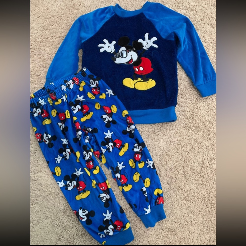 Like New Mickey Mouse 3T Fleece Set/Pajama
